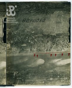 Zdjęcia lotnicze z 18.09.1944 r. ze zbiorów MPW, fot. fot. Michał Zajączkowski / Muzeum Powstania Warszawskiego